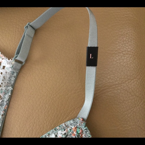 Victoria Secret bralette size large runs small green,turquoise,orange - Picture 3 of 3